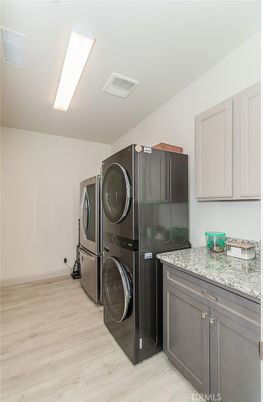 Interior, Washer, Wood Texture Flooring