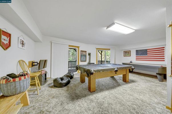 Billiard Table, Game Room, Interior