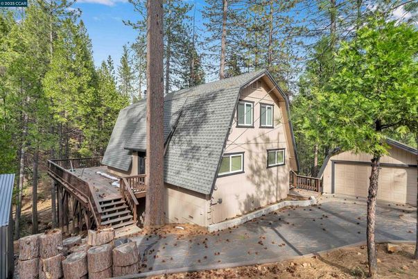 Backyard, Detached Garage, Exterior
