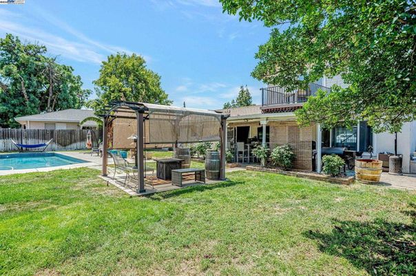 Backyard, Exterior, Pool