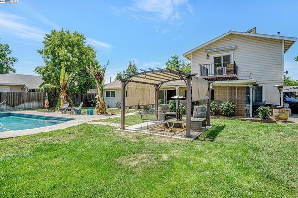 Backyard, Exterior, Pool