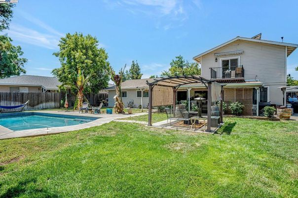Backyard, Exterior, Pool