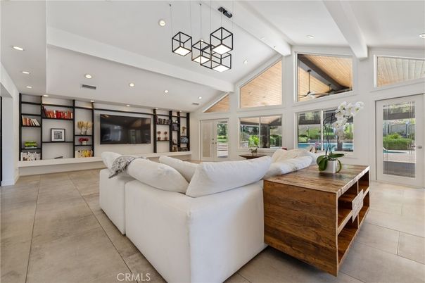 Interior, Living room, Pendant Lights, Recessed Lighting