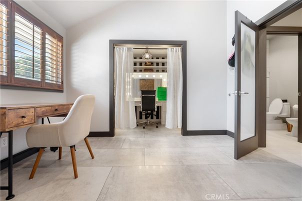Home Office, Interior