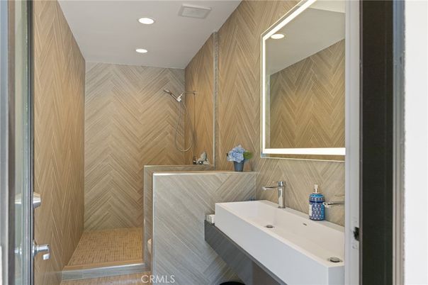 Bathroom, Interior, Recessed Lighting