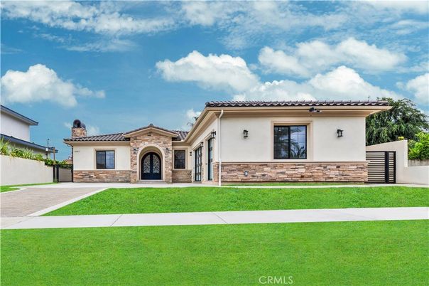 Backyard, Exterior, Facade, Mediterranean