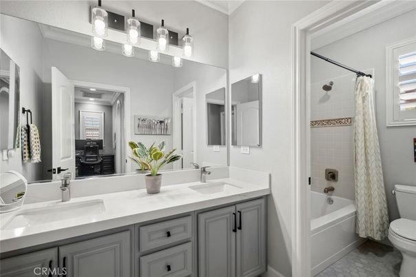 Bathroom, Dual Sink Vanities, Interior