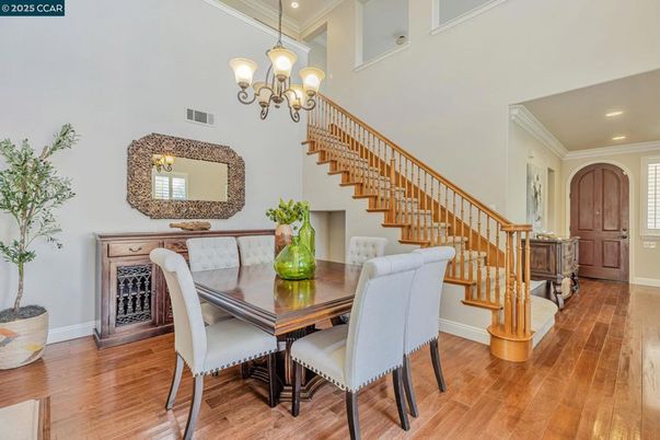 Chandelier, Dining room, Fireplace, Interior, Wood Texture Flooring