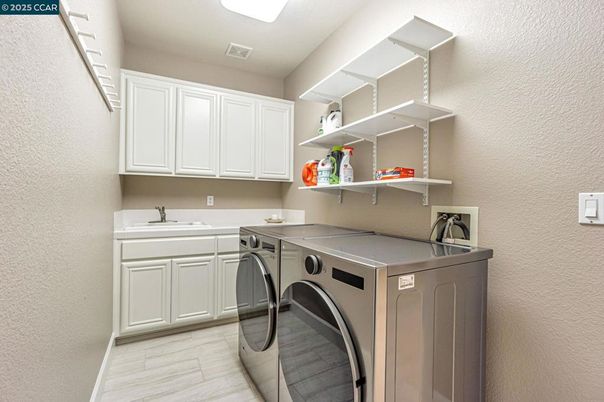 Interior, Washer, Wood Texture Flooring