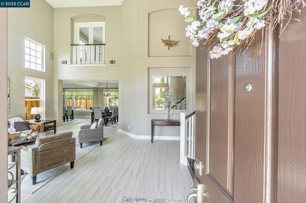 Chandelier, Interior, Living room