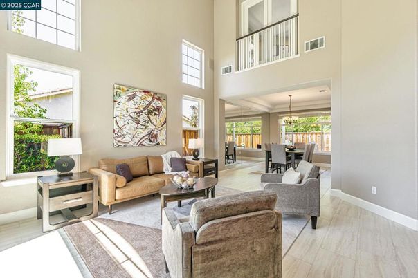 Chandelier, Dining room, Interior, Living room, Pendant Lights, Wood Texture Flooring