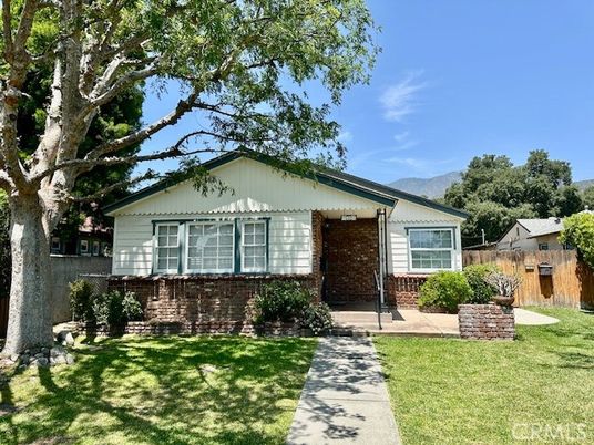 Backyard, Exterior, Facade, Brick Facade, Ranch