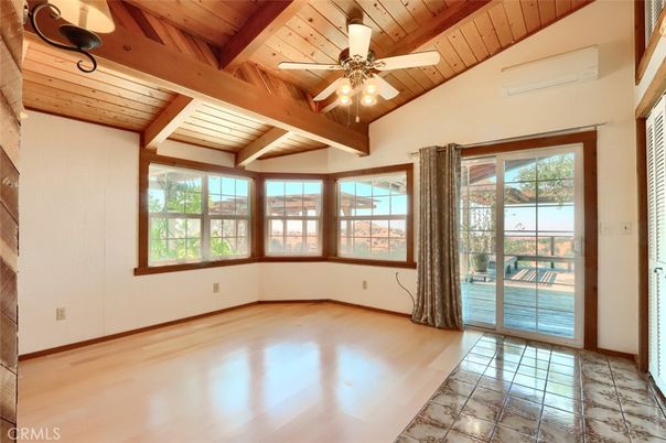 Empty room, Interior, Wooden Beams, Wooden Ceilings