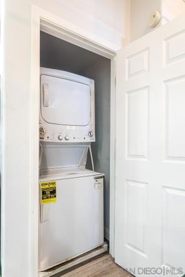 Interior, Utility Closets, Washer, Wood Texture Flooring