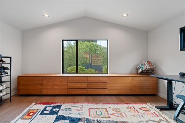 Interior, Recessed Lighting, Wood Texture Flooring