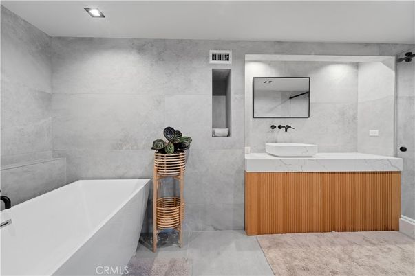 Bathroom, Free Standing Baths, Interior, Recessed Lighting