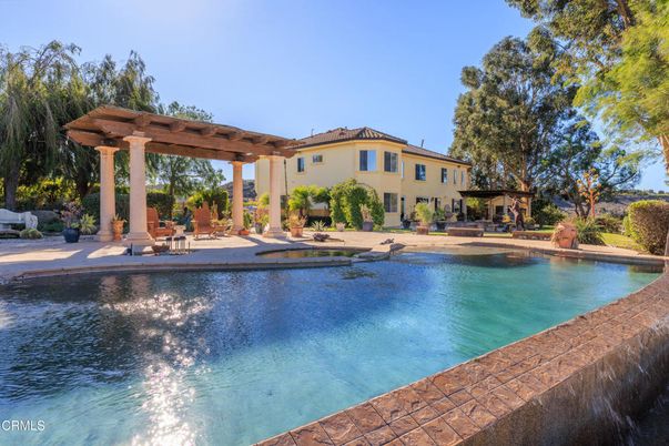 Exterior, Playground, Pool