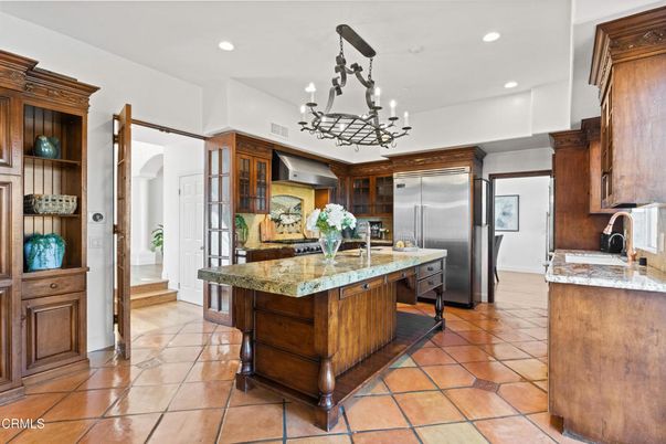 Chandelier, Interior, Kitchen, Recessed Lighting, Stainless Steel Appliances