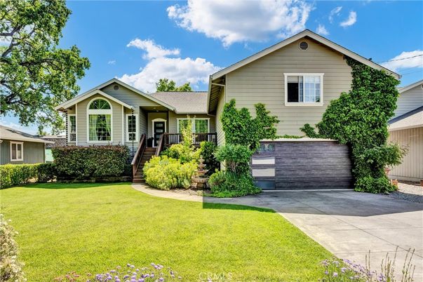 Attached, Exterior, Facade, American Craftsman