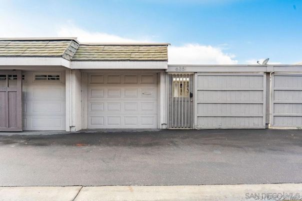 Detached Garage, Exterior
