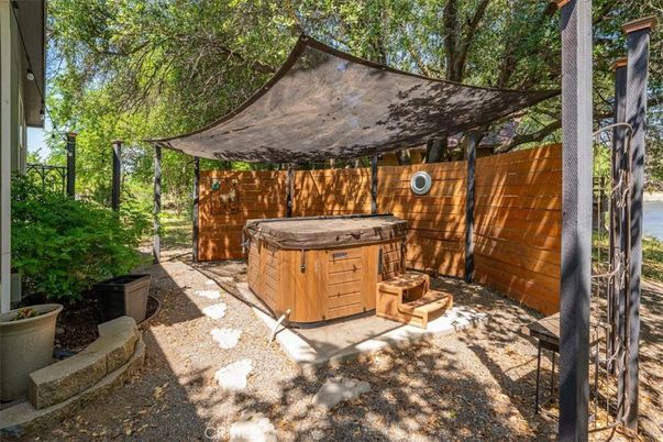 Exterior, Hot Tub