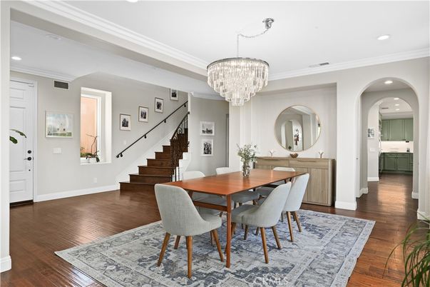 Chandelier, Dining room, Interior, Recessed Lighting, Wood Texture Flooring