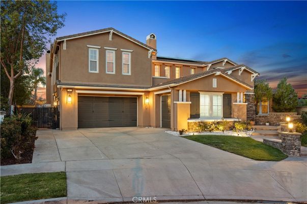 Attached, Exterior, Facade, Solar Panels, American Craftsman