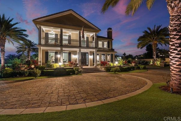 Backyard, Exterior, Facade, Modern