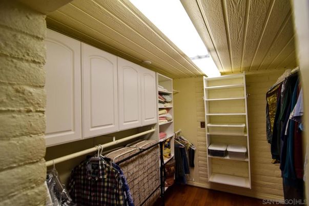 Interior, Walk-in Closets, Wood Texture Flooring