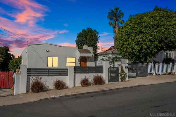Attached, Exterior, Facade, Modern