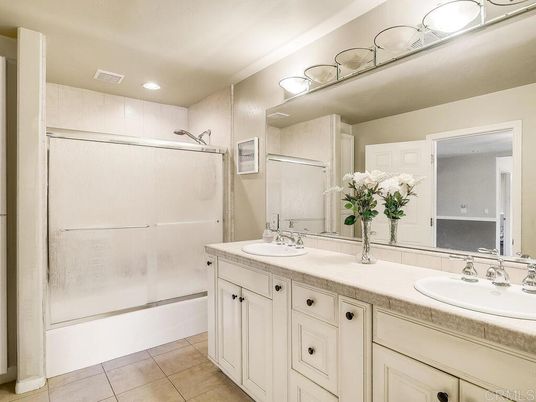 Bathroom, Dual Sink Vanities, Interior, Recessed Lighting