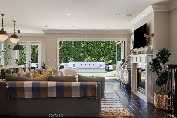 Fireplace, Interior, Living room, Pendant Lights, Recessed Lighting, Wood Texture Flooring