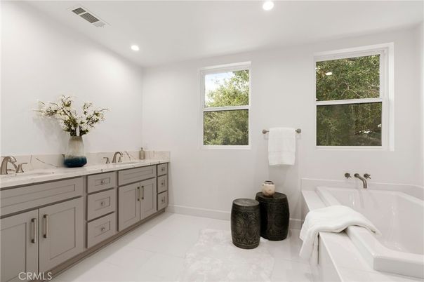Bathroom, Dual Sink Vanities, Interior, Recessed Lighting
