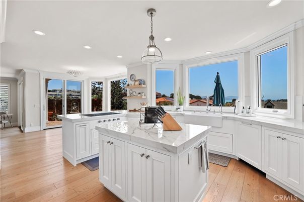 Interior, Kitchen, Pendant Lights, Recessed Lighting, Water, Wood Texture Flooring