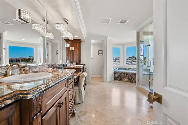 Bathroom, Dual Sink Vanities, Interior, Recessed Lighting