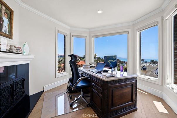 Home Office, Interior, Recessed Lighting, Water, Wood Texture Flooring