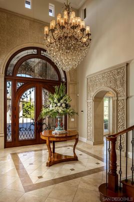 Chandelier, Interior