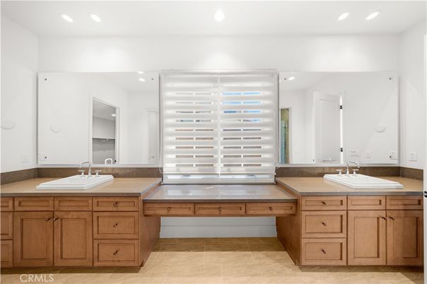 Bathroom, Dual Sink Vanities, Interior, Recessed Lighting