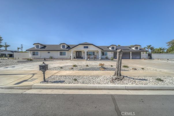 Attached, Exterior, Facade, Ranch