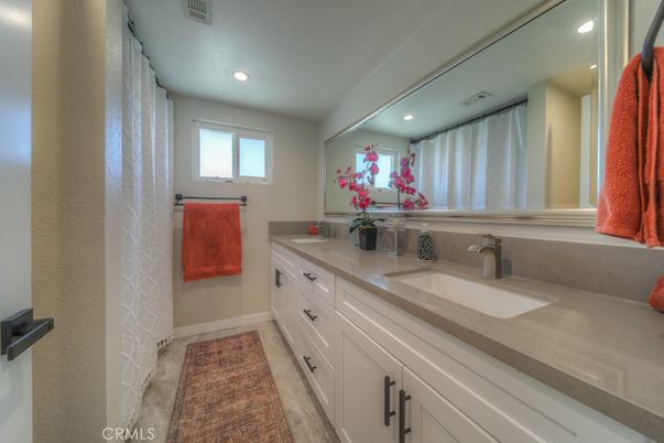 Bathroom, Dual Sink Vanities, Interior, Recessed Lighting