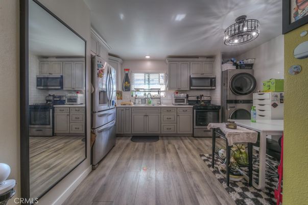 Interior, Kitchen, Recessed Lighting, Washer, Wood Texture Flooring