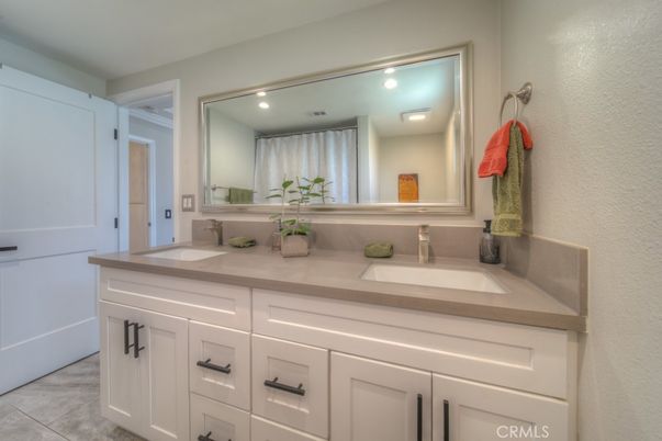 Bathroom, Dual Sink Vanities, Interior, Recessed Lighting