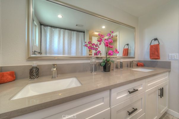 Bathroom, Dual Sink Vanities, Interior, Recessed Lighting
