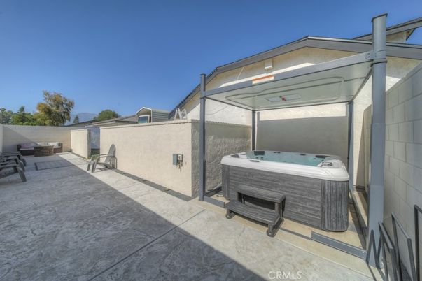 Exterior, Hot Tub
