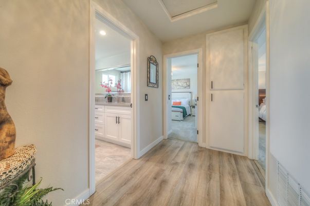 Interior, Recessed Lighting, Wood Texture Flooring