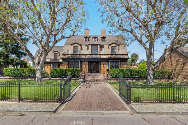 Exterior, Facade, Brick Facade, French Provincial