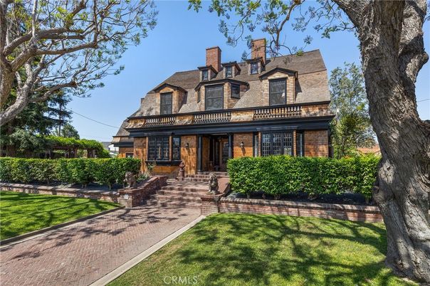 Exterior, Facade, Brick Facade, Cape Cod