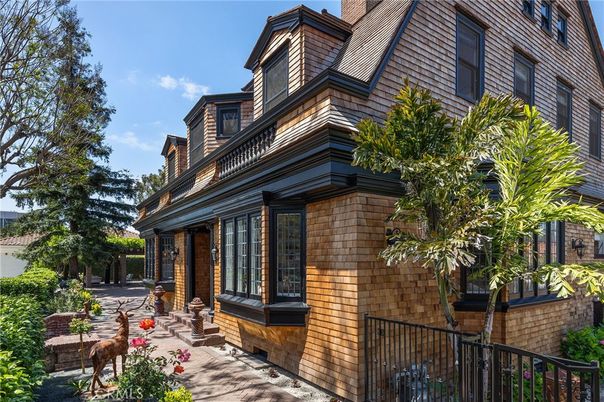 Exterior, Facade, Queen Anne Victorian
