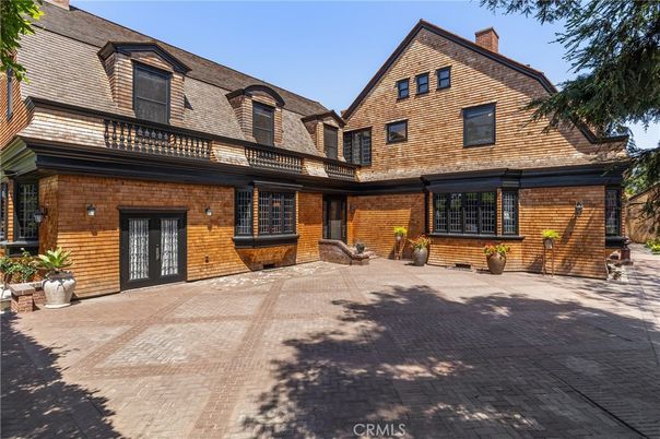 Exterior, Facade, Brick Facade, Log Home