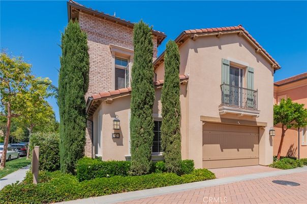 Attached, Exterior, Facade, Mediterranean